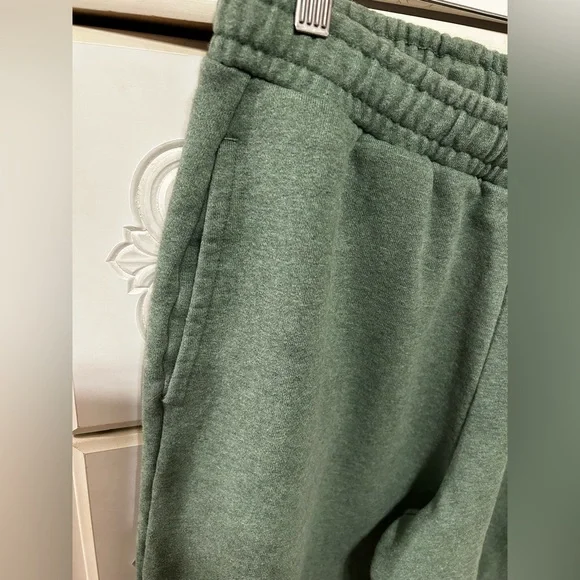 🎬Gymshark rest day sweats Joggers crocodile 🐊 green size Small GUC.. - Picture 8 of 10